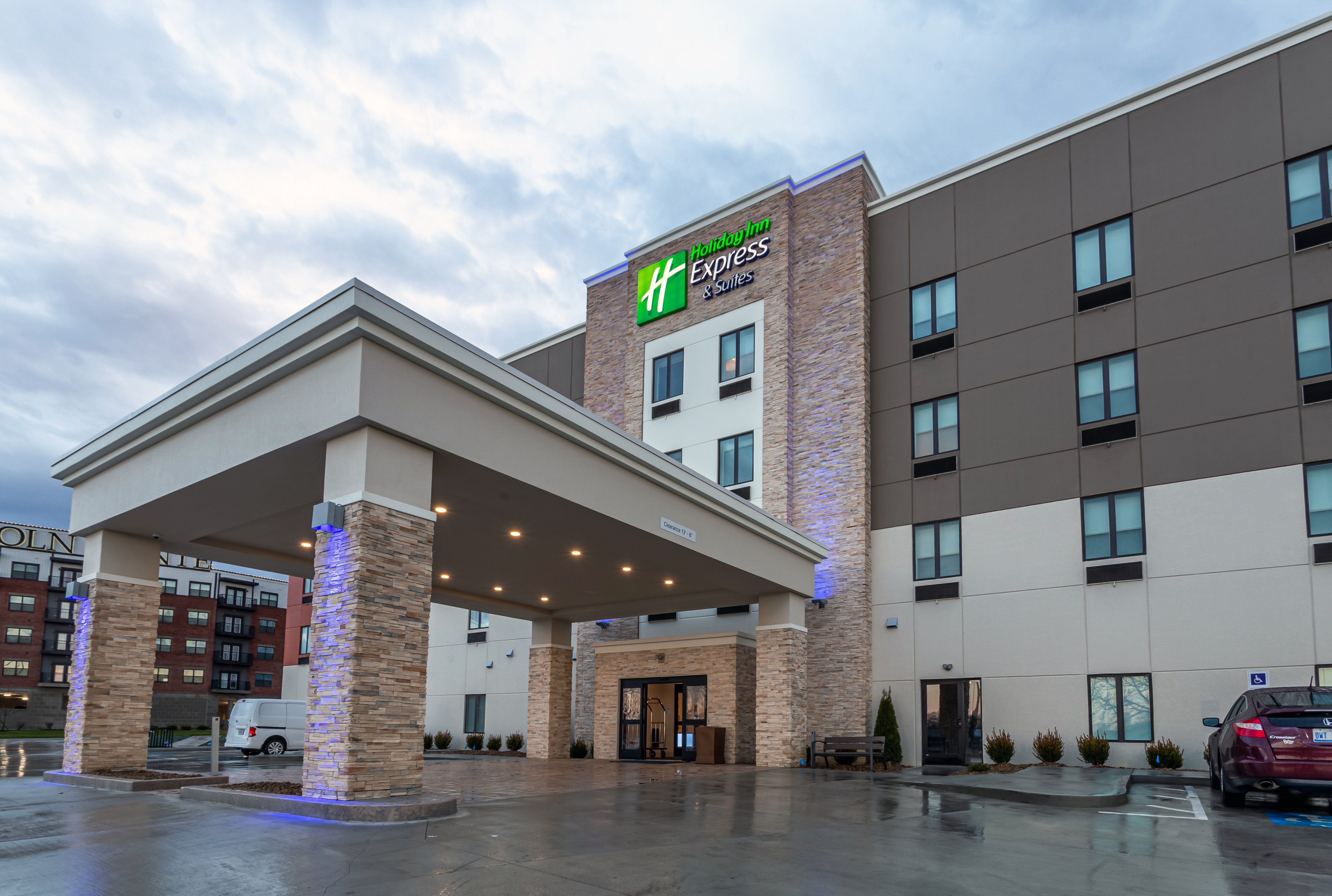 hol inn exp and suites columbus worthington