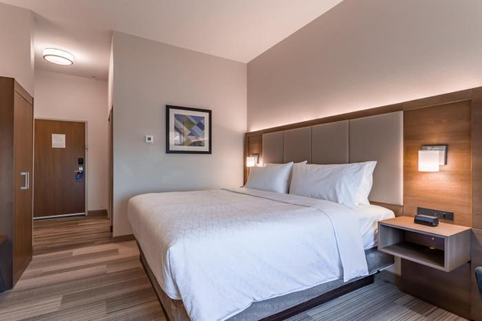 hol inn exp and suites columbus worthington