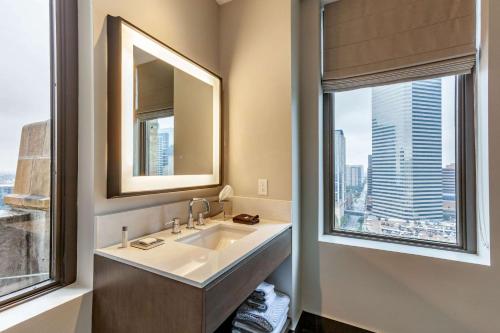 cambria hotel houston downtown convention center