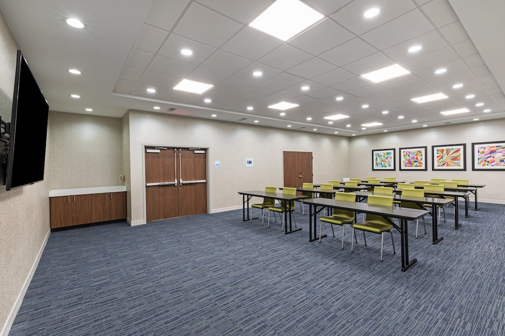 holiday inn express and suites purcell an ihg hotel