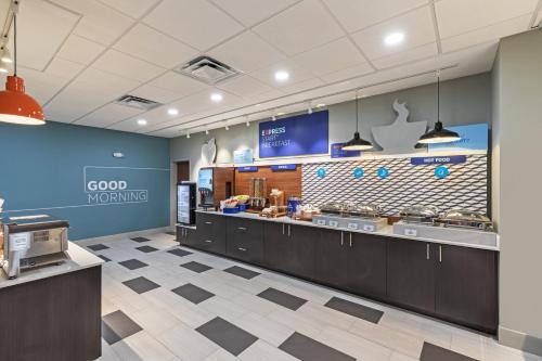 holiday inn express and suites purcell an ihg hotel