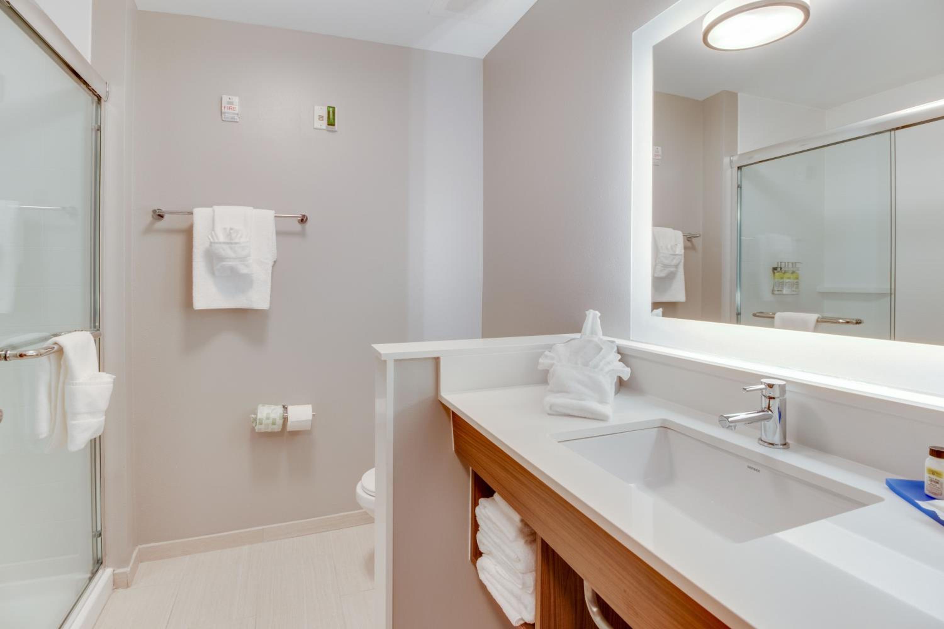 holiday inn express and suites union city an ihg hotel