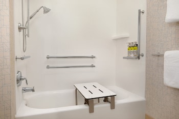 holiday inn express and suites beaver dam an ihg hotel