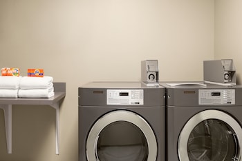 holiday inn express and suites beaver dam an ihg hotel