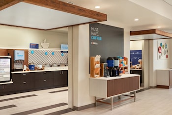 holiday inn express and suites beaver dam an ihg hotel