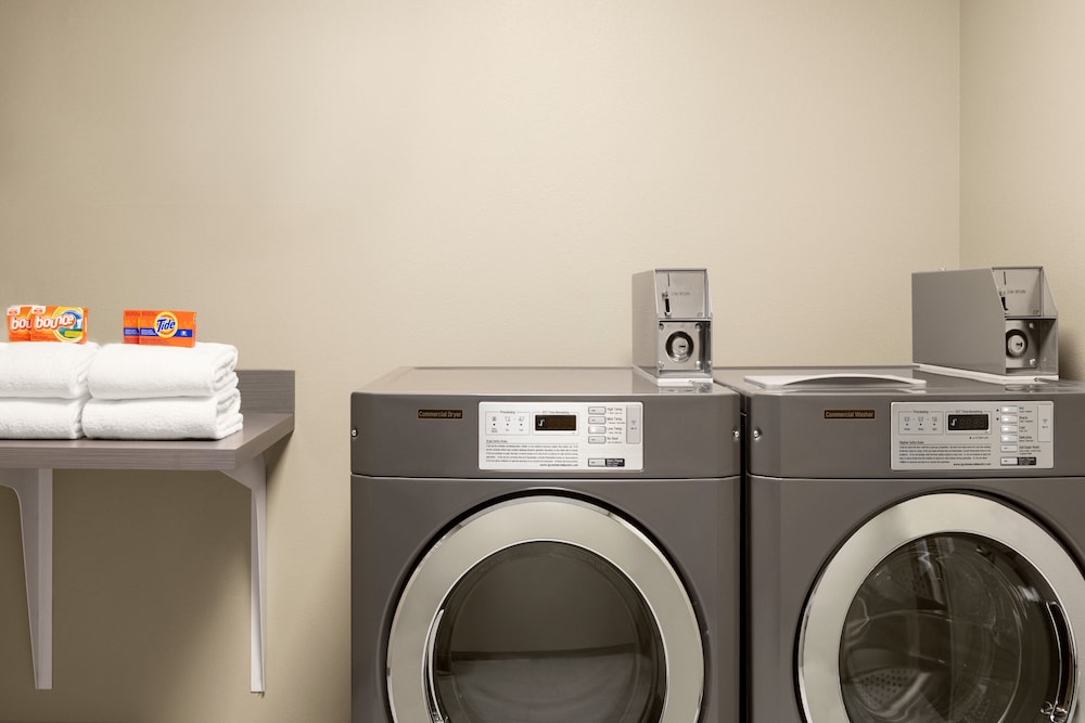 holiday inn express and suites beaver dam an ihg hotel