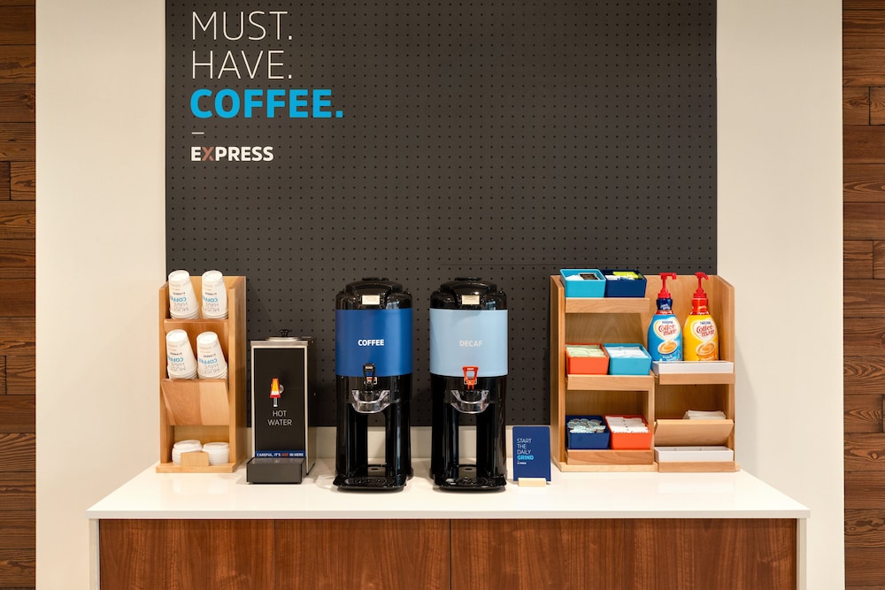 holiday inn express and suites beaver dam an ihg hotel