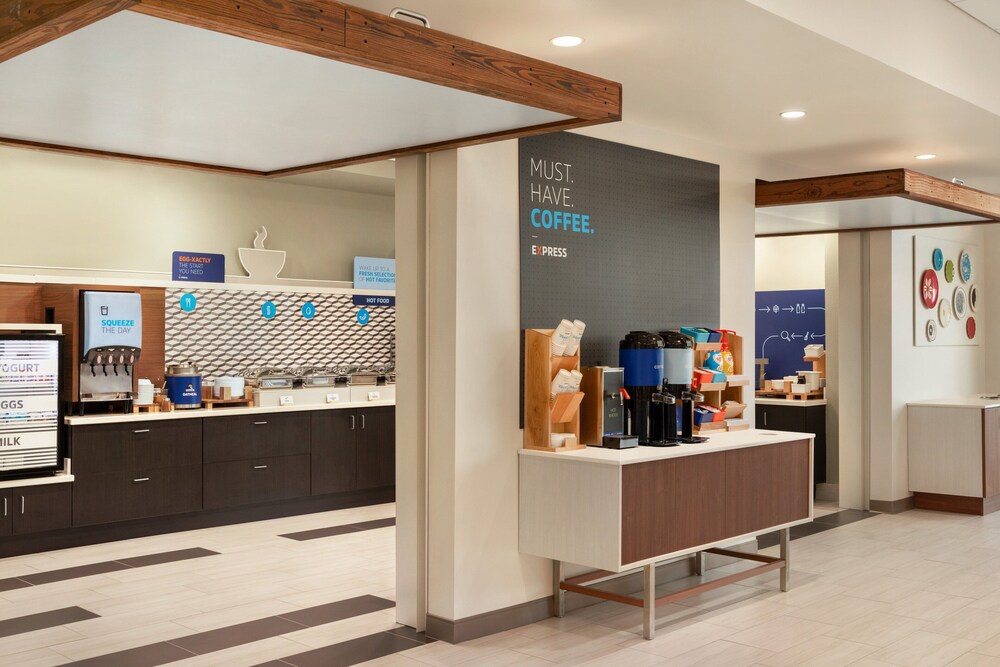 holiday inn express and suites beaver dam an ihg hotel