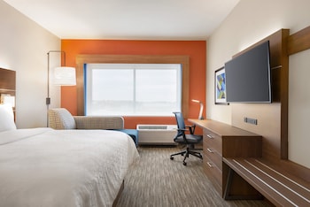 holiday inn express and suites beaver dam an ihg hotel