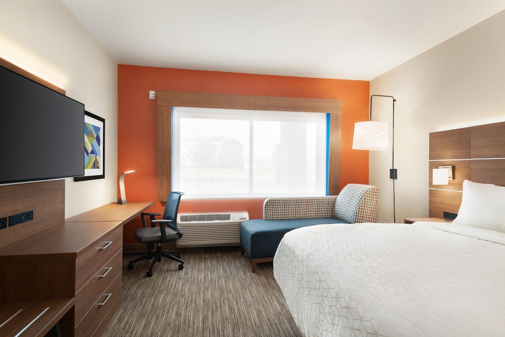 holiday inn express and suites beaver dam an ihg hotel