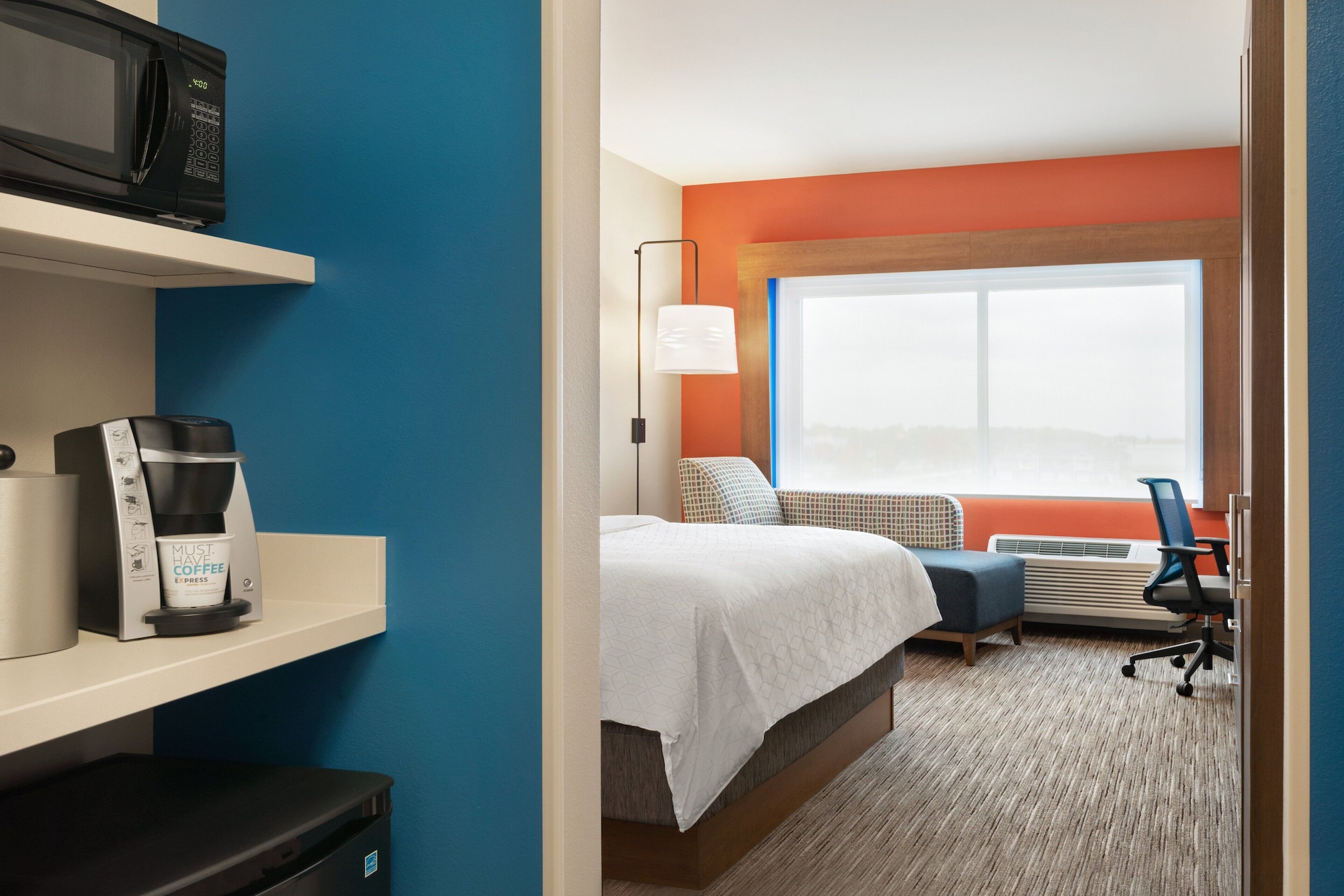 holiday inn express and suites beaver dam an ihg hotel