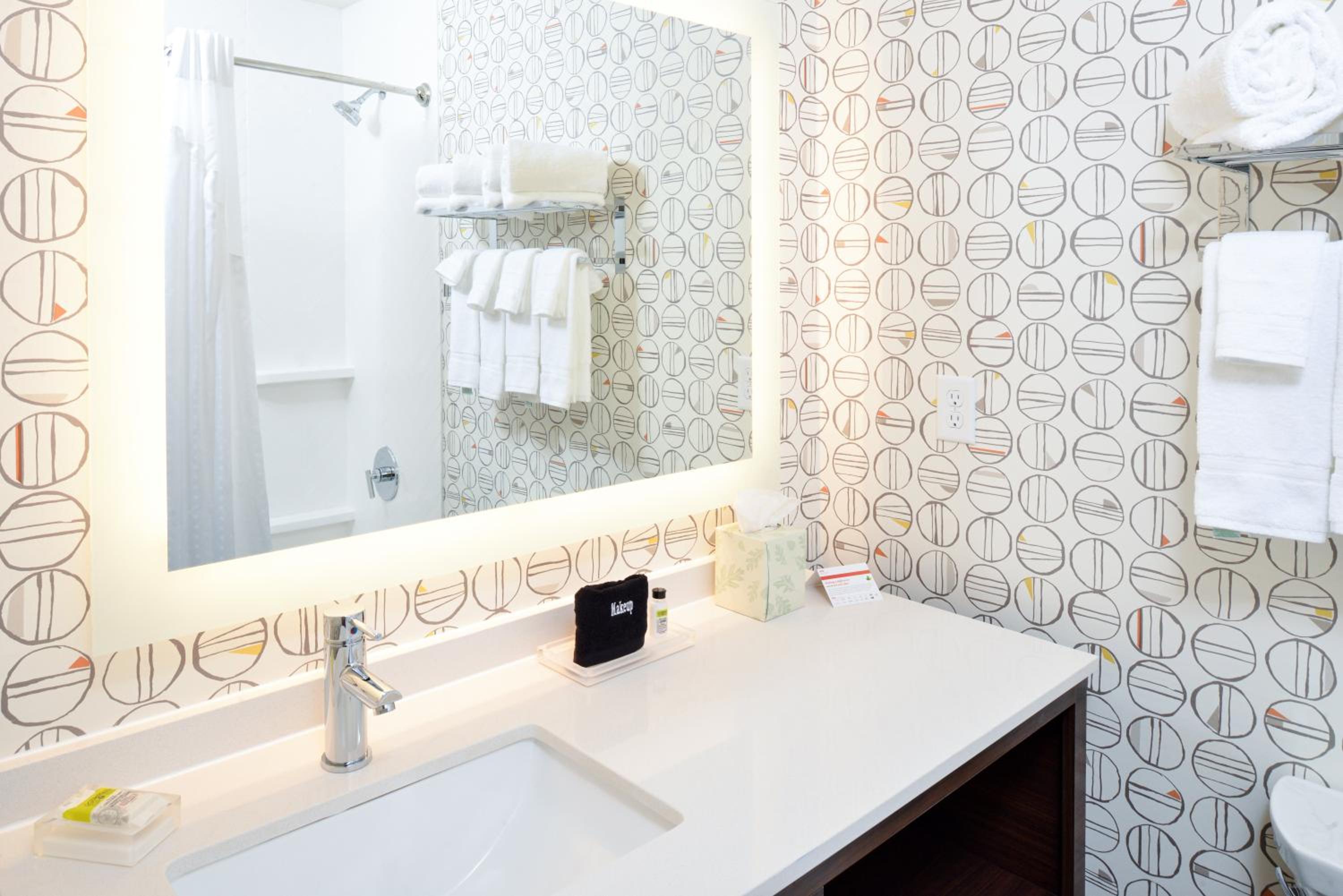 holiday inn express and suites beaver dam an ihg hotel