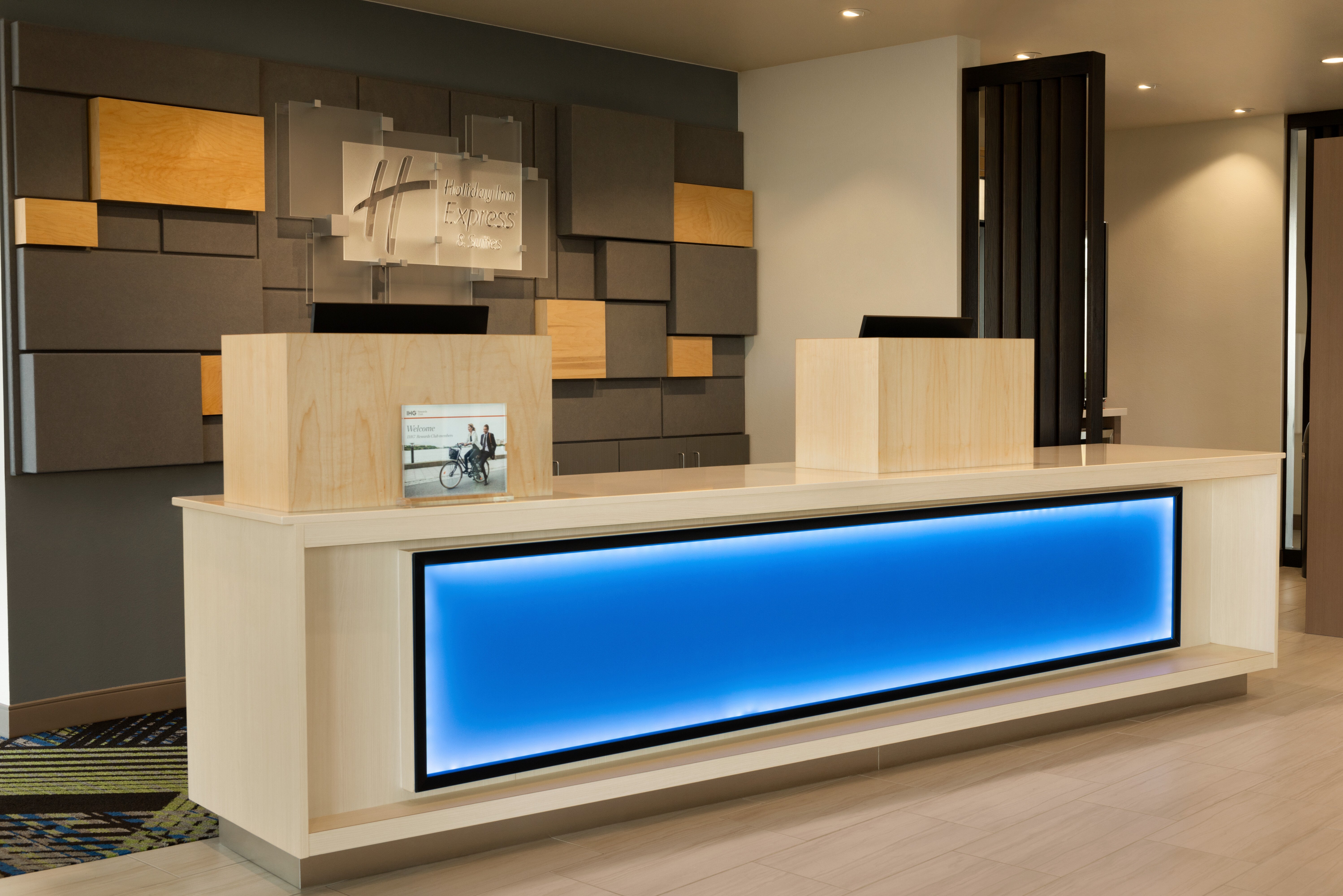 holiday inn express and suites beaver dam an ihg hotel