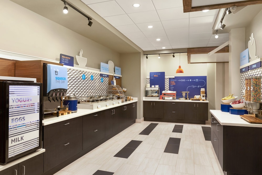 holiday inn express and suites beaver dam an ihg hotel