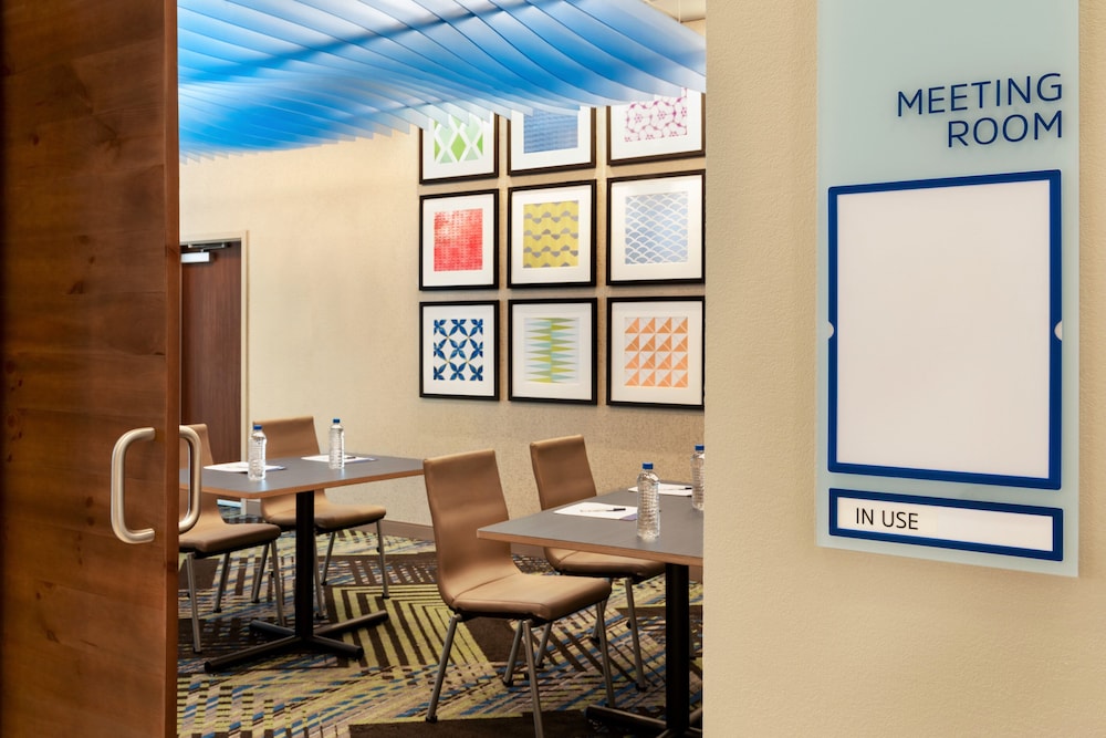 holiday inn express and suites beaver dam an ihg hotel