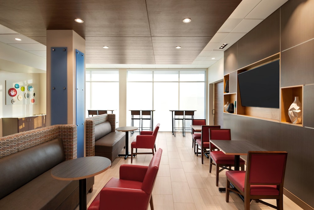 holiday inn express and suites beaver dam an ihg hotel
