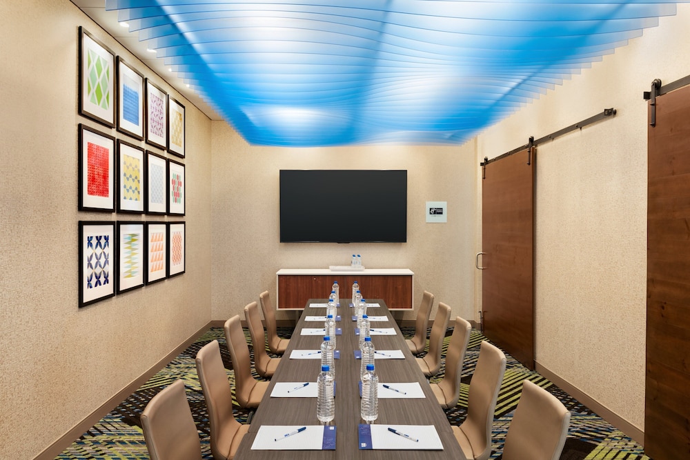 holiday inn express and suites beaver dam an ihg hotel
