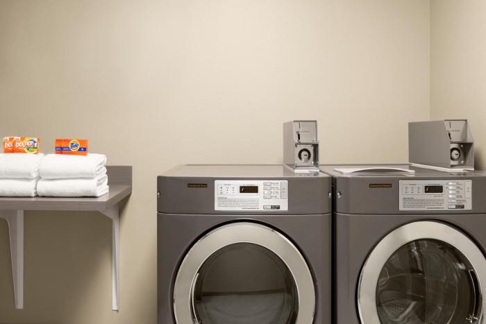 holiday inn express and suites beaver dam an ihg hotel