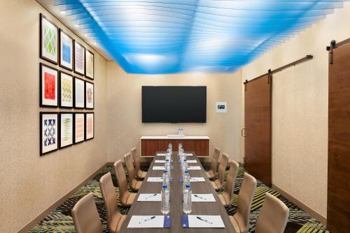 holiday inn express and suites beaver dam an ihg hotel