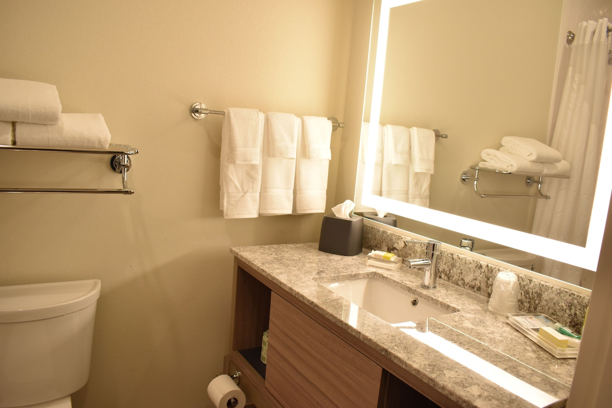 holiday inn kansas city northeast an ihg hotel