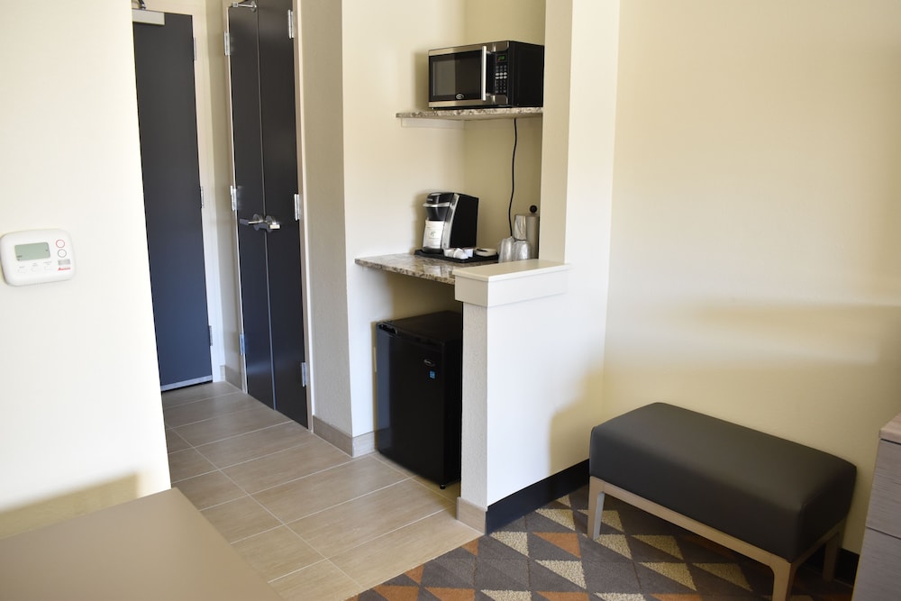 holiday inn kansas city northeast an ihg hotel
