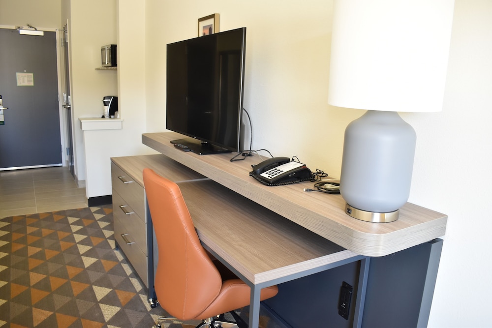 holiday inn kansas city northeast an ihg hotel