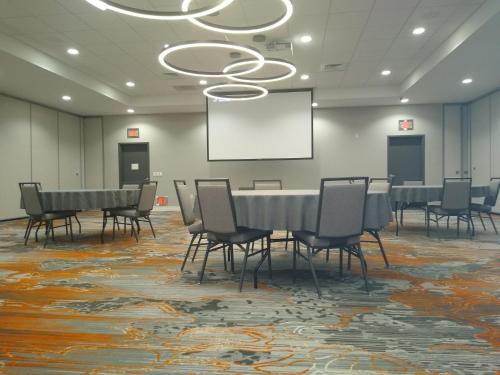 holiday inn kansas city northeast an ihg hotel