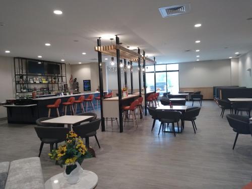 holiday inn kansas city northeast an ihg hotel