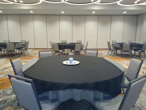 holiday inn kansas city northeast an ihg hotel