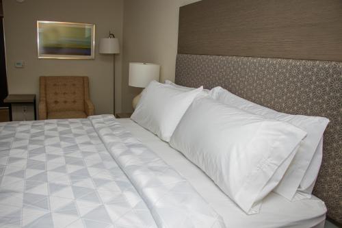 holiday inn kansas city northeast an ihg hotel