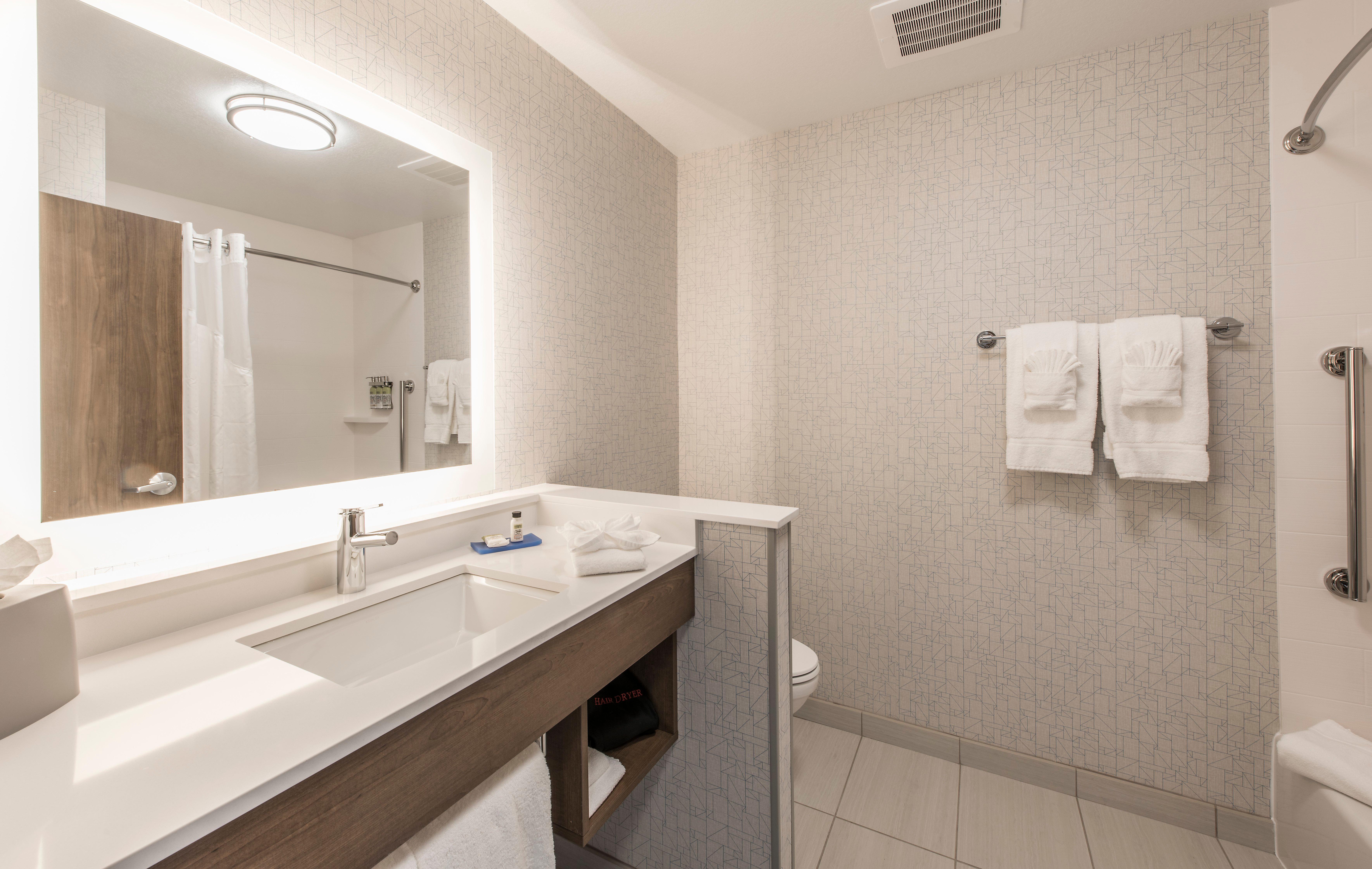 holiday inn express and sts phoenix n happy valley