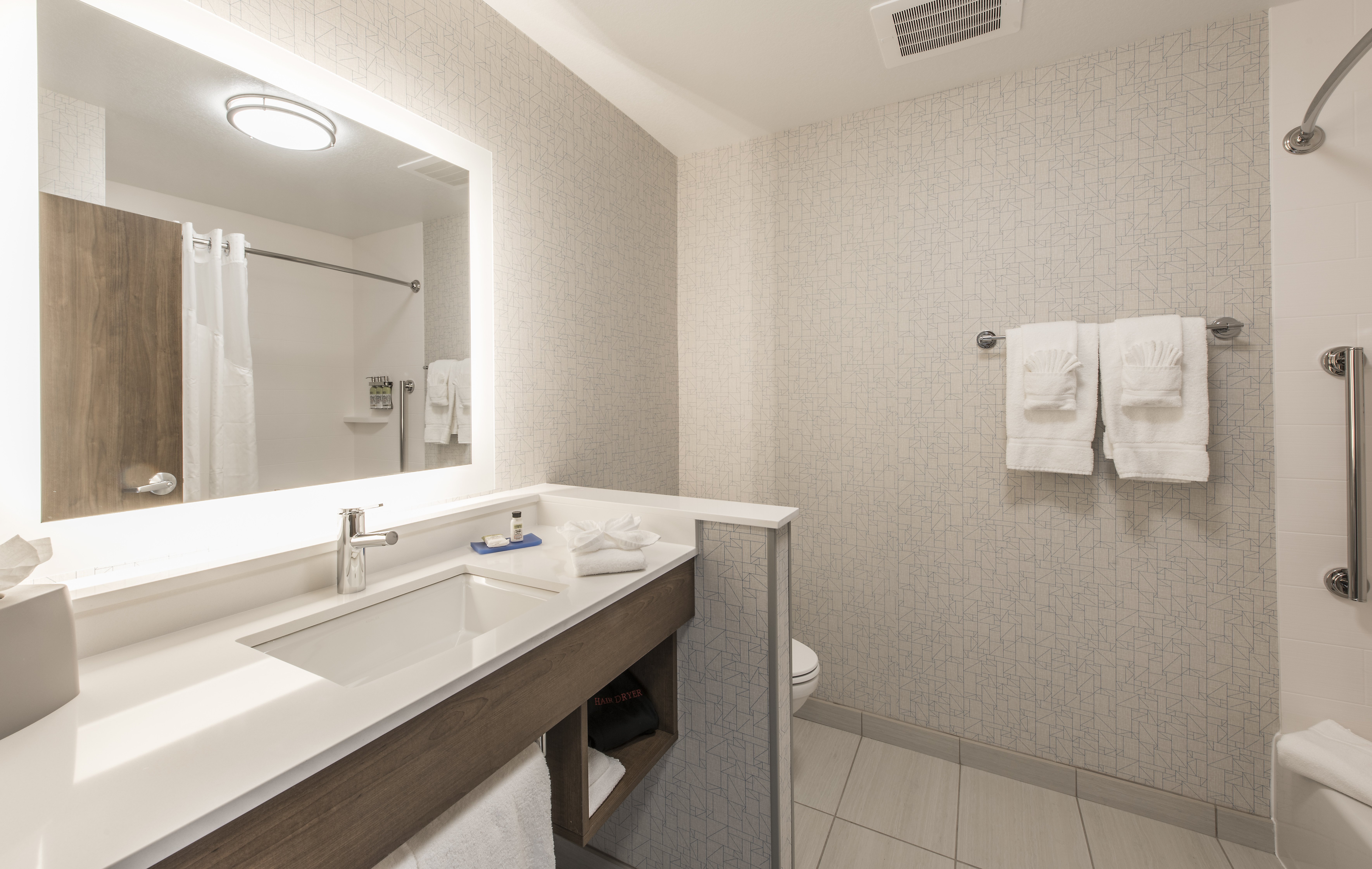 holiday inn express and sts phoenix n happy valley