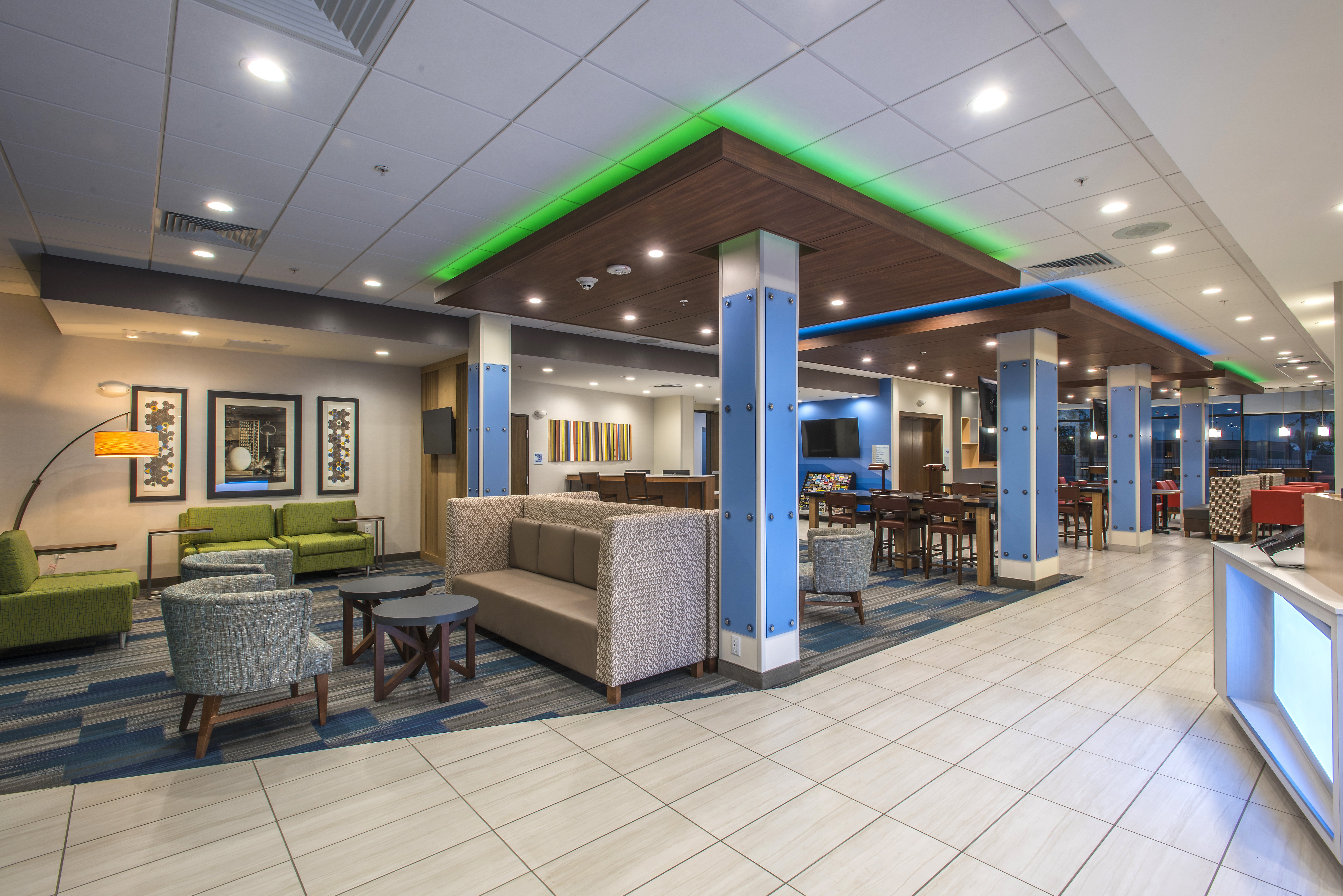 holiday inn express and sts phoenix n happy valley