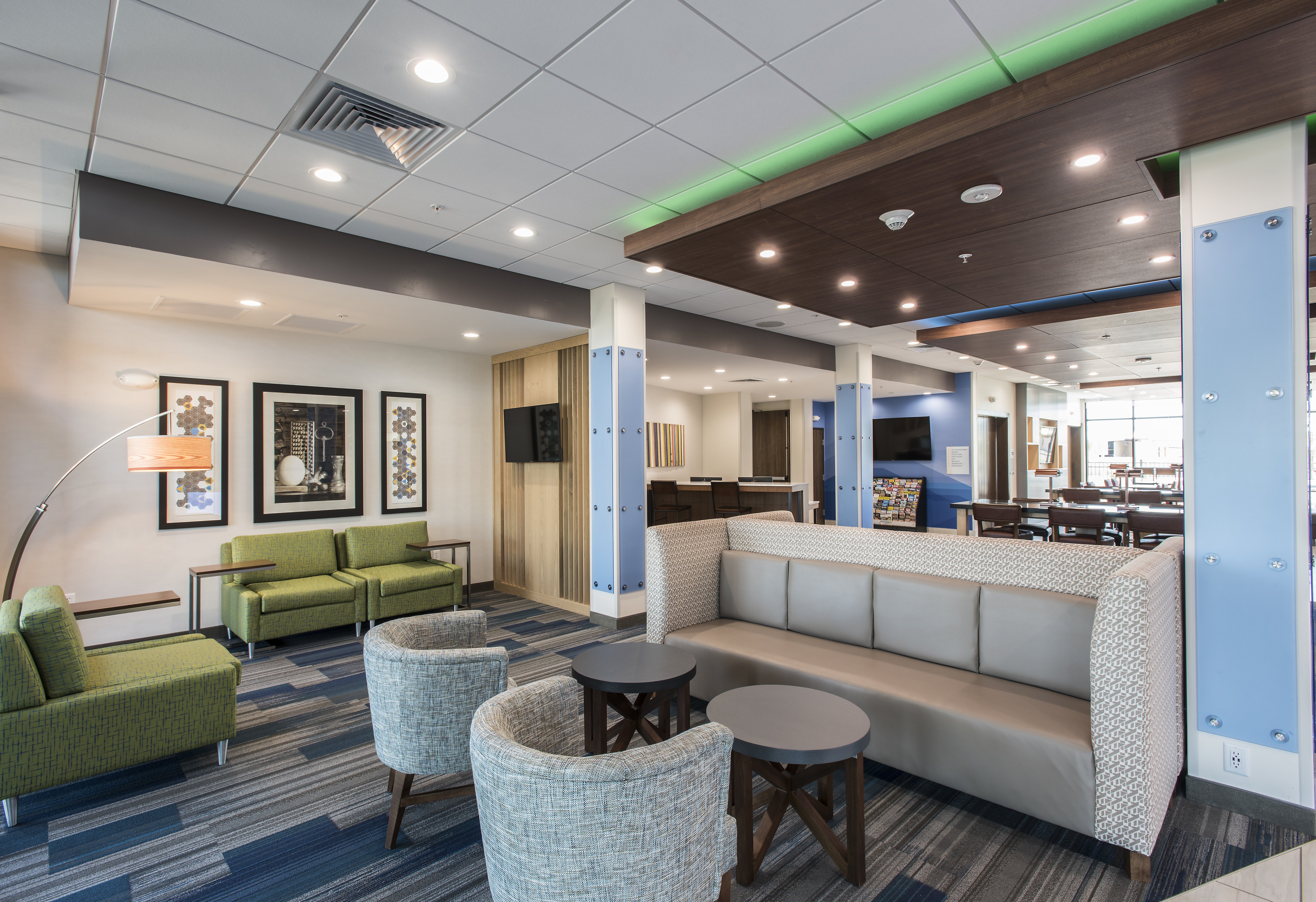 holiday inn express and sts phoenix n happy valley