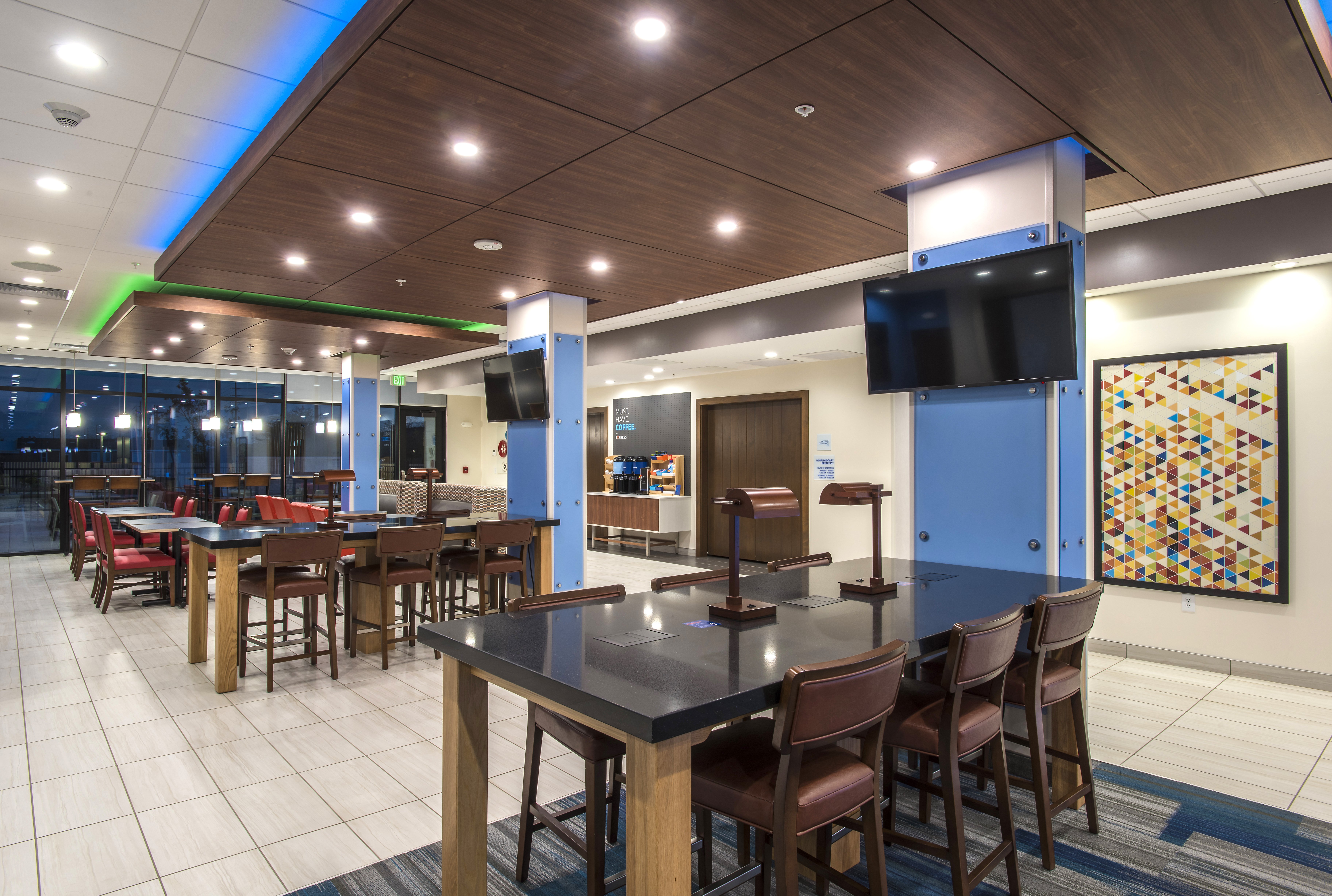 holiday inn express and sts phoenix n happy valley