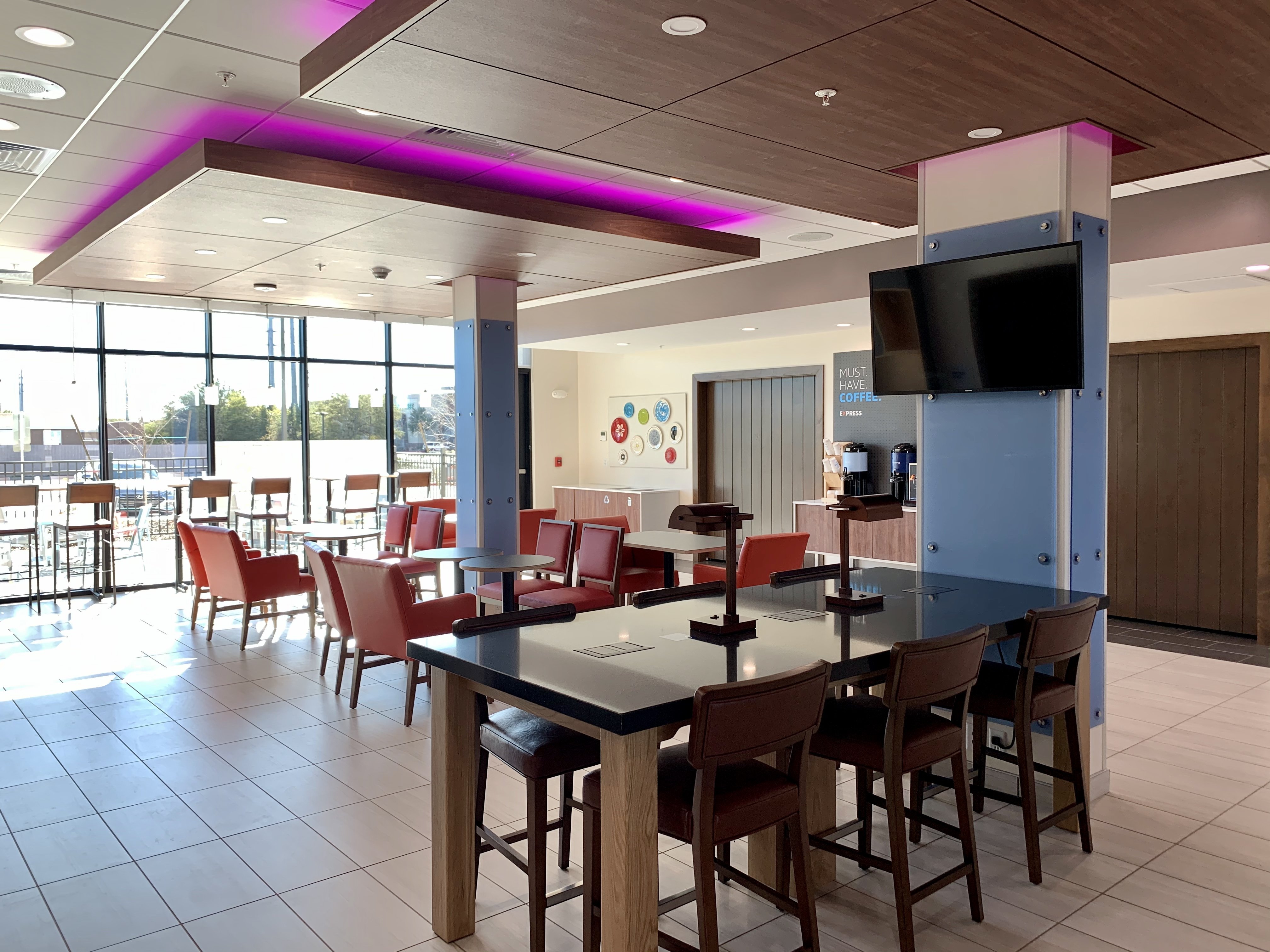 holiday inn express and sts phoenix n happy valley