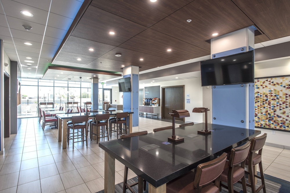 holiday inn express and sts phoenix n happy valley