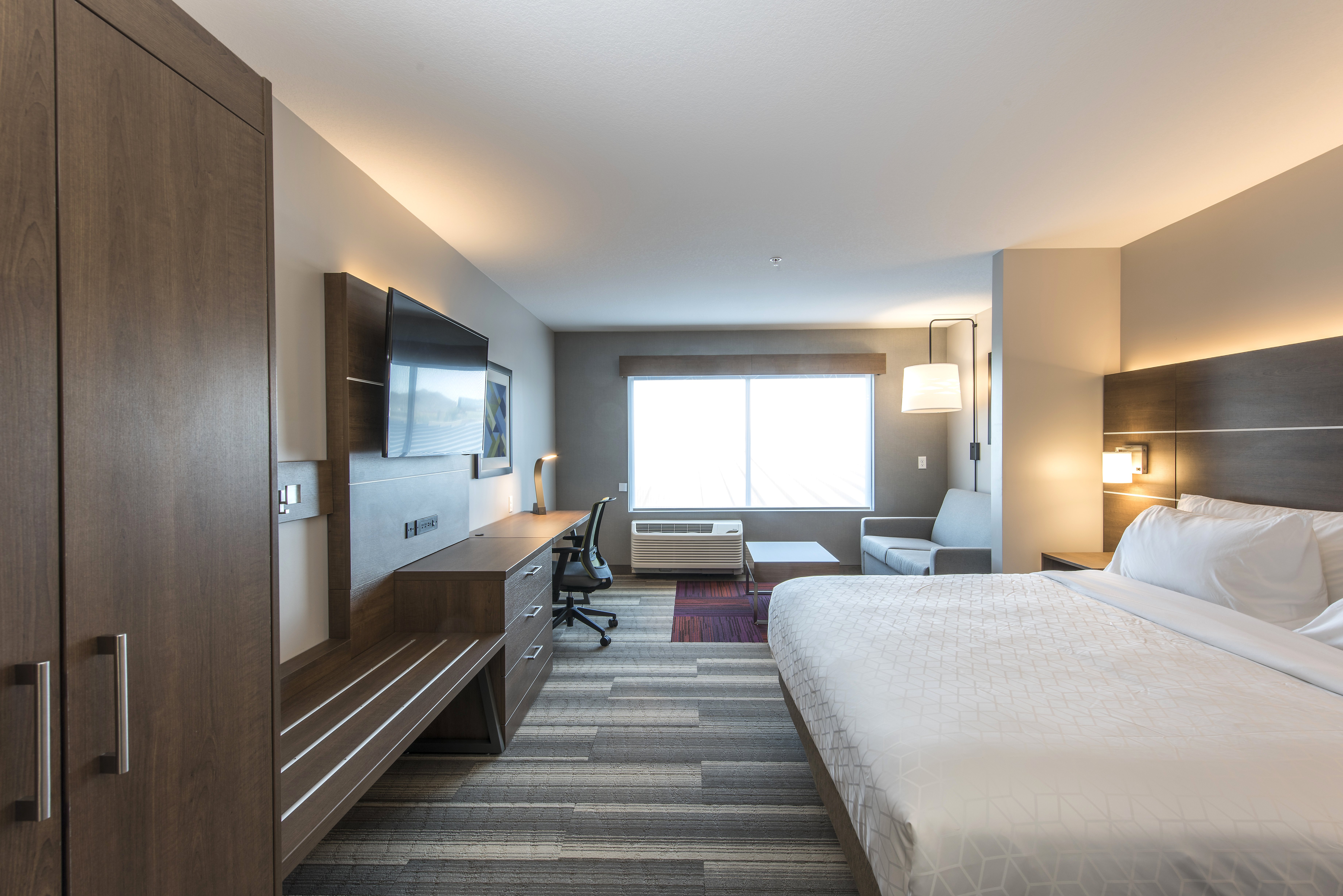 holiday inn express and sts phoenix n happy valley