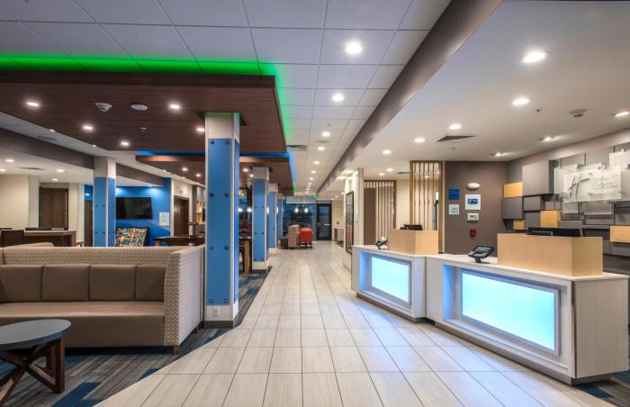 holiday inn express and sts phoenix n happy valley