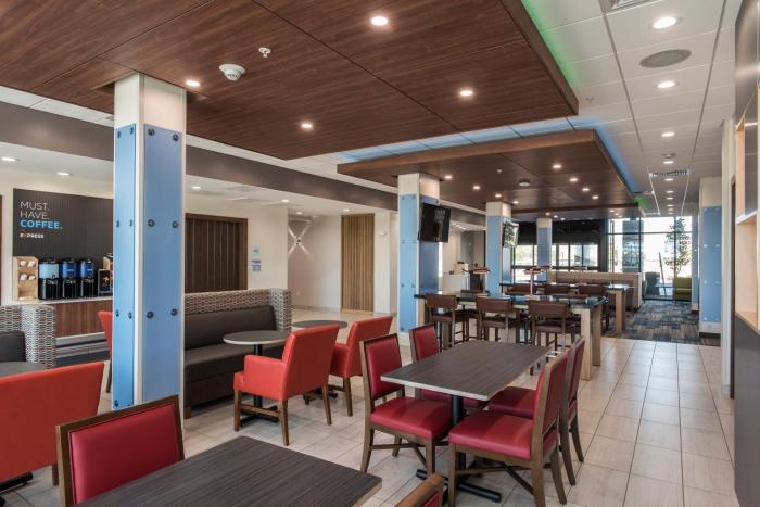 holiday inn express and sts phoenix n happy valley