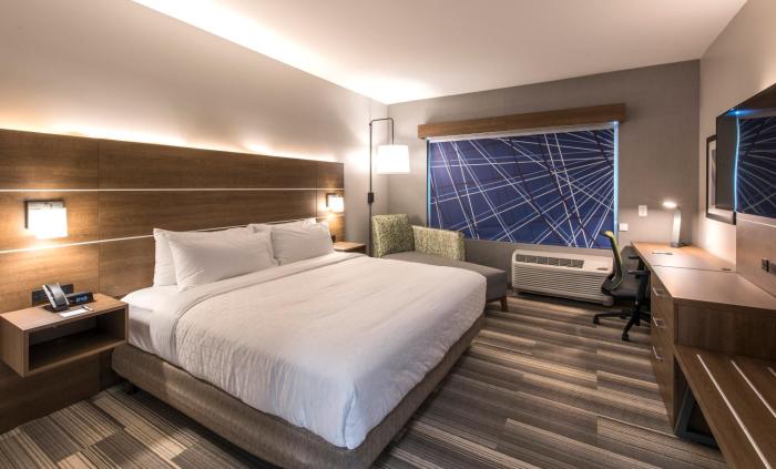 holiday inn express and sts phoenix n happy valley