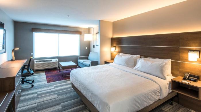 holiday inn express and sts phoenix n happy valley
