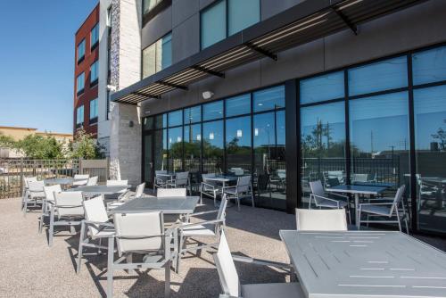 holiday inn express and sts phoenix n happy valley