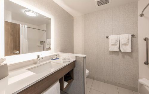 holiday inn express and sts phoenix n happy valley