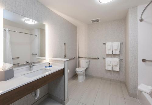 holiday inn express and sts phoenix n happy valley