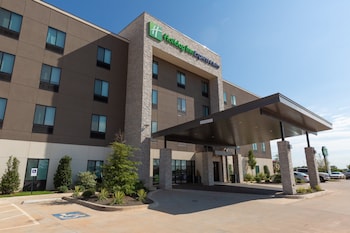 holiday inn express and suites kingfisher an ihg hotel
