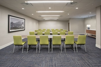 holiday inn express and suites kingfisher an ihg hotel