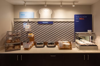 holiday inn express and suites kingfisher an ihg hotel