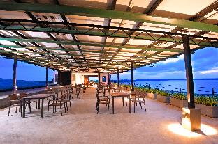 the lake forest hotel