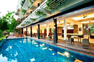 the lake forest hotel